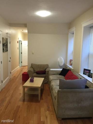 Main picture of 904 Huntington Ave