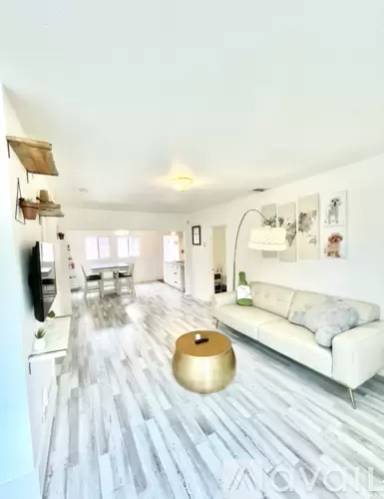 Main picture of 1327 N McCadden Pl