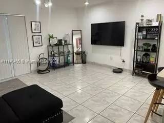 Main picture of 10373 N Kendall Dr