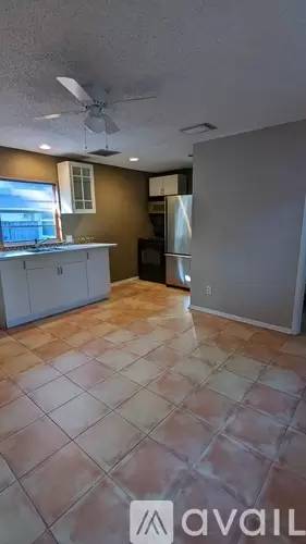 Main picture of 935 Pinegrove Ave