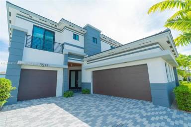 Main picture of 10725 Pacifica Way