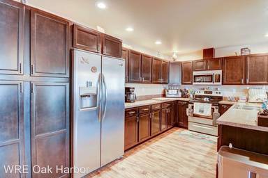 Main picture of 60 NE Melrose Dr