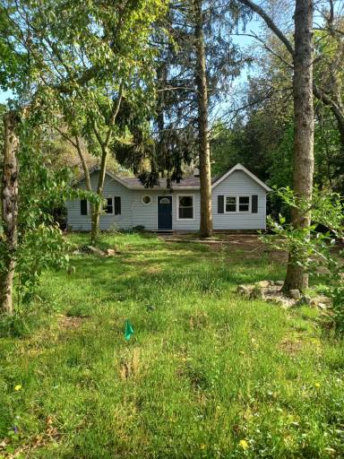 Main picture of 243 Barnes Ln