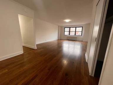 Main picture of 400 E 89th St Apartments