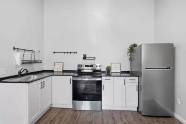 Main picture of 180 Lyman St