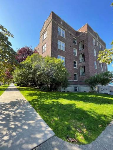 Main picture of 1833 13th Ave