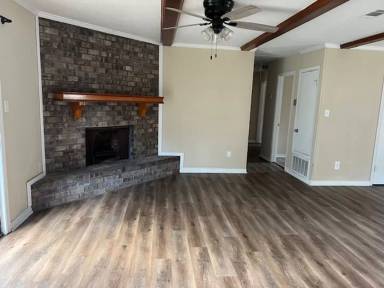 Main picture of 5063 Camelot Dr