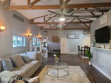 Main picture of 2103 Metropolitan Ave