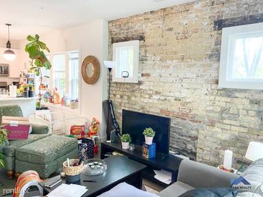 Main picture of 3401 N Hamlin Ave