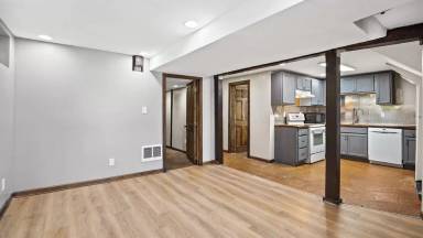 Main picture of 1018 W 11th Ave