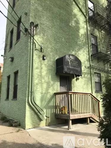 Main picture of 1722 Main St