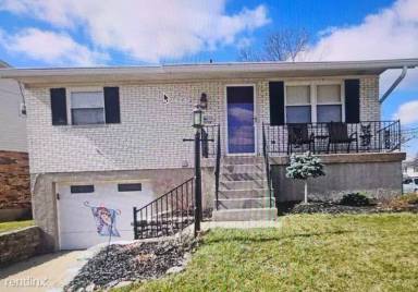 Main picture of 525 Ivory Ct