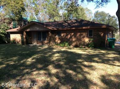 Main picture of 7585 E Oaklawn Rd
