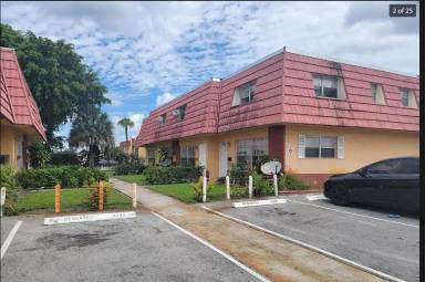 Main picture of 5233 NW 27th St