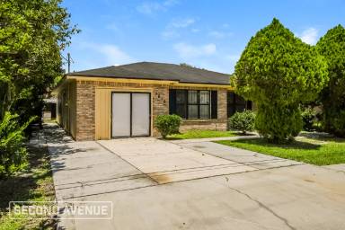 Main picture of 7646 Bronson Ln