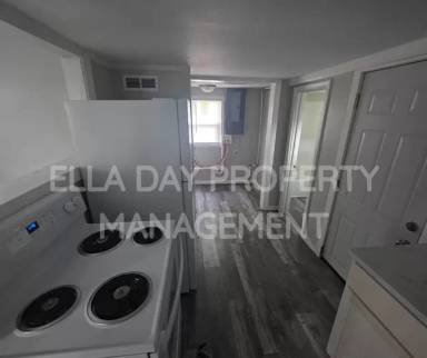 Main picture of 2212 S Santa Fe St