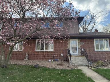 Main picture of 8944 Erie St