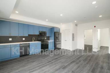 Main picture of 2645 Titan St