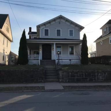 Main picture of 229 W Drinker St