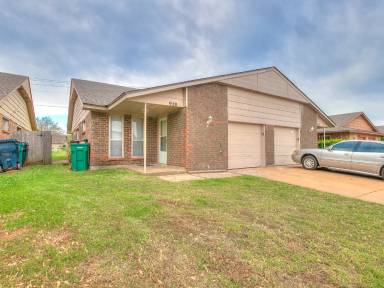 Main picture of 900-902 SW 97th St