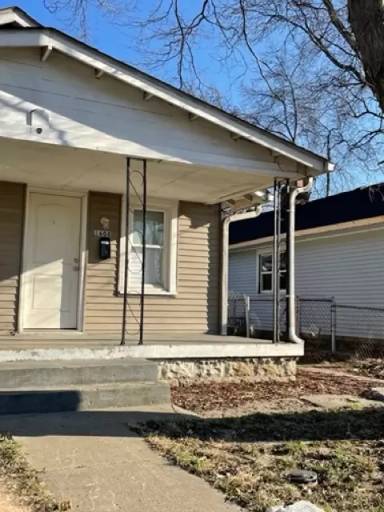 Main picture of 1608 Hoefgen St