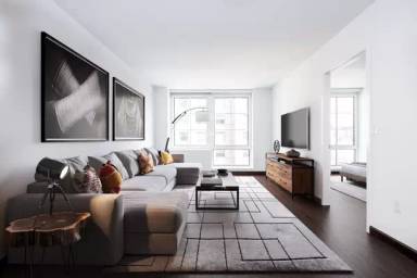 Main picture of 140 E 12th St
