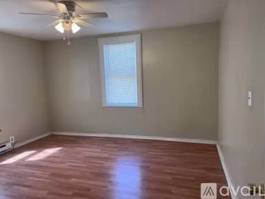 Main picture of 34 Canal St