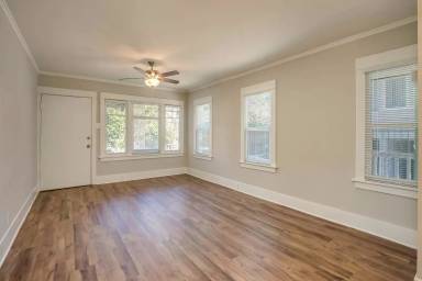 Main picture of 6544 De Longpre Ave
