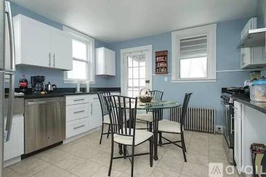 Main picture of 38 Cherry St