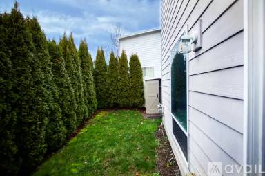 Main picture of 3306 NE 42nd Pl