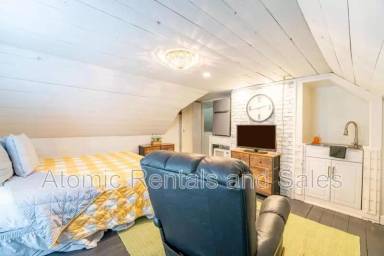 Main picture of 714 E Jefferson St