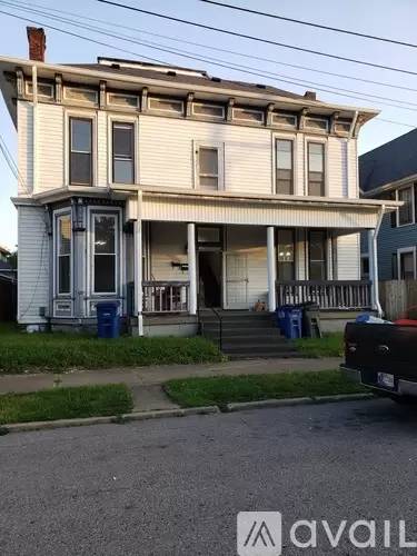 Main picture of 215 W Franklin St