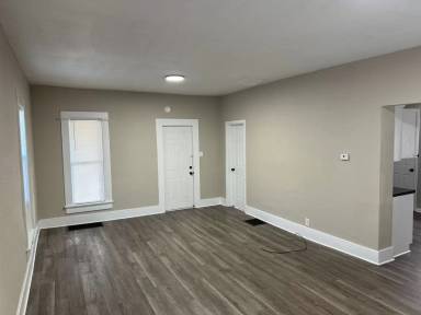 Main picture of 2431 Patee St