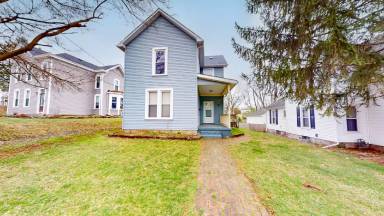 Main picture of 174 Lake St