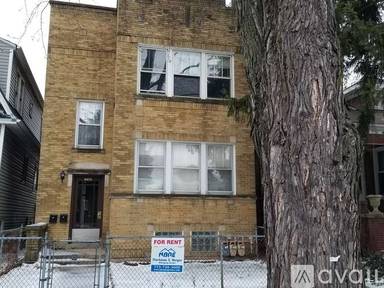 Main picture of 4450 W Leland Ave