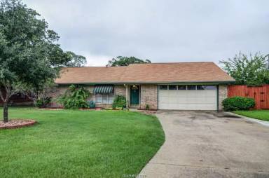 Main picture of 3017 Adrienne Dr
