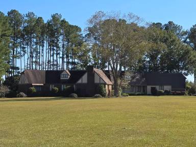 Main picture of 353 Bull Swamp Rd