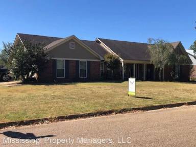 Main picture of 807 E Bay Cir