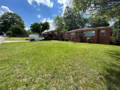 Main picture of 2911 Gardenia St