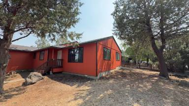 Main picture of 2741 NE Laramie Way