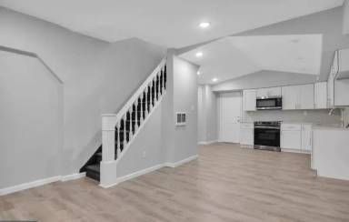 Main picture of 3059 N Swanson St