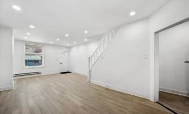 Main picture of 558 E Herman St