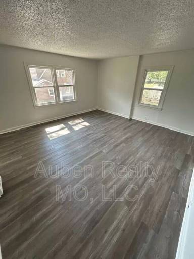 Main picture of 16012 E T C Lea Rd