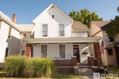 Main picture of 1212 Heath St
