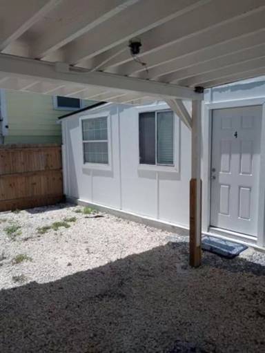 Main picture of 26 S Oleander Ave