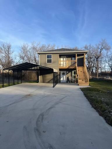 Main picture of 717 E Culton St