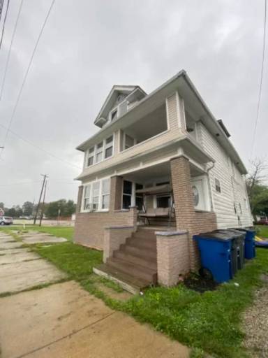 Main picture of 2566 Broadway St