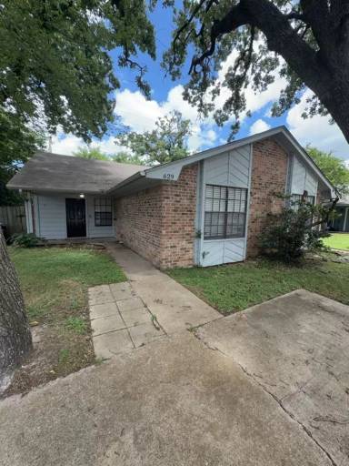 Main picture of 629 W Ridge Dr