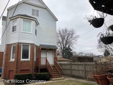 Main picture of 2437 W Ainslie St