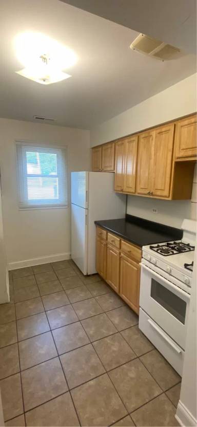 Main picture of 604 Grand Ave